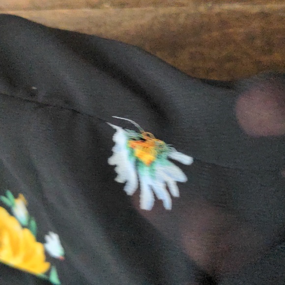 Torrid Black Floral Keyhole Top - Picture 4 of 6